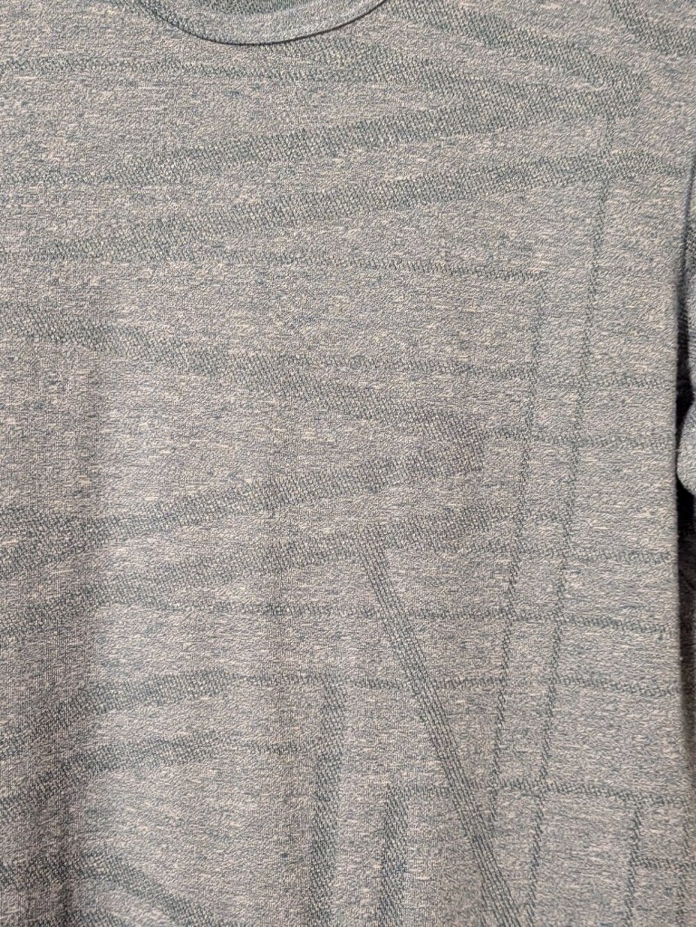 Under Armor Threadborne Heat Gear Top EUC - Picture 4 of 5